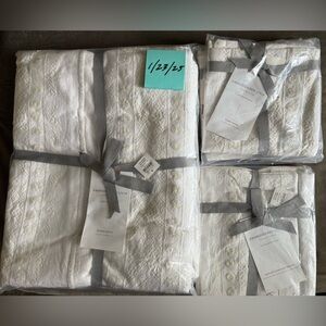 Anthropologie Queen Duvet 4 pillow cases